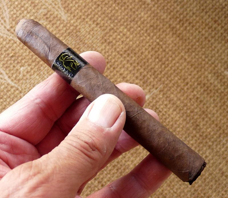 Man O' War Puro Authentico Maduro Corona